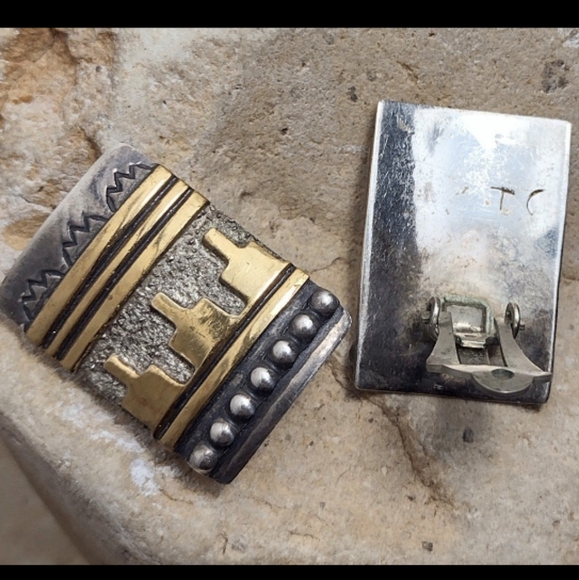 Thomas Tommy Singer Native Sterling Silver Gold Clip On Earrings Signed - Picture 11 of 12